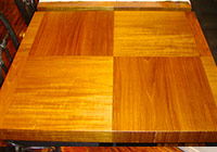 Dettaglio trama tavolino in legno
